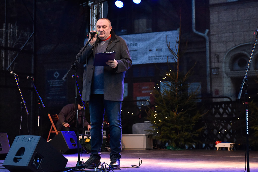 Legniczanie od kilku dni odwiedzają świąteczny jarmark w Rynku