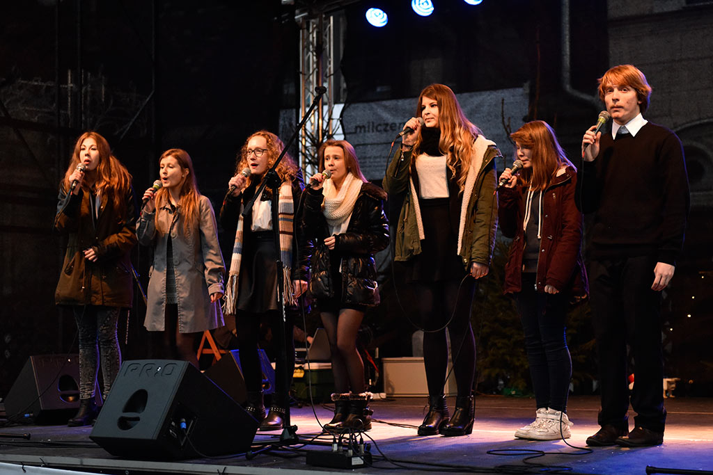 Legniczanie od kilku dni odwiedzają świąteczny jarmark w Rynku