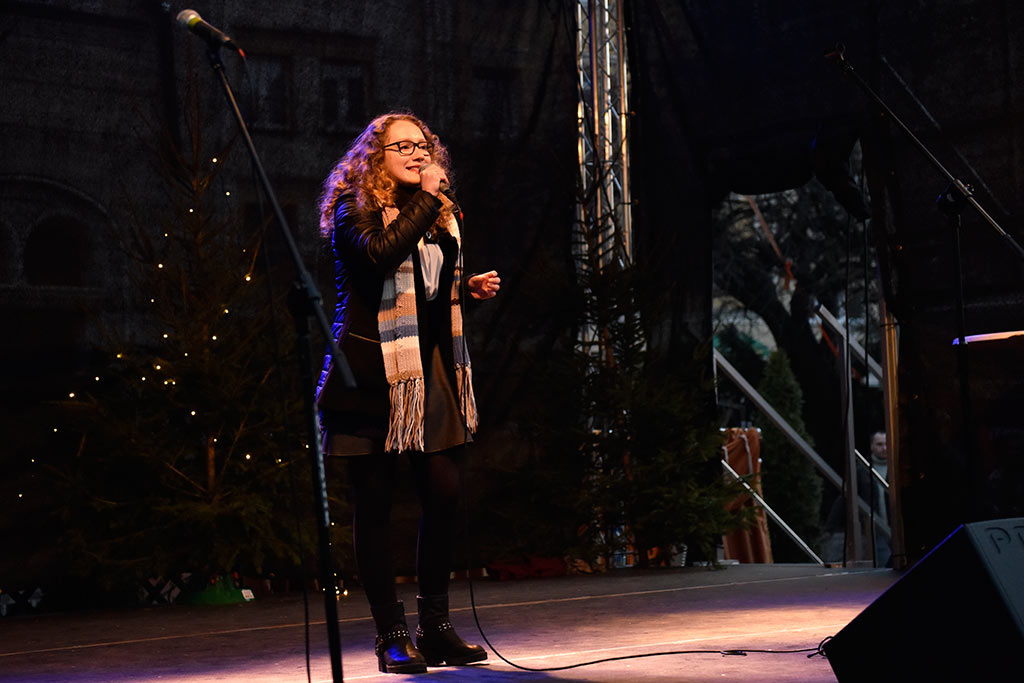 Legniczanie od kilku dni odwiedzają świąteczny jarmark w Rynku