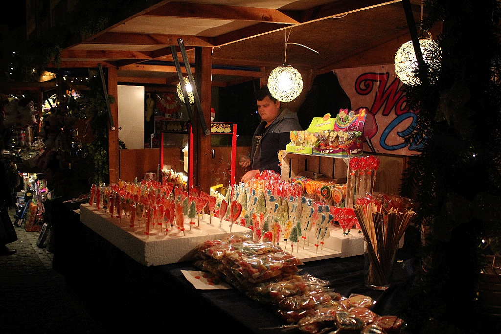 Legniczanie od kilku dni odwiedzają świąteczny jarmark w Rynku