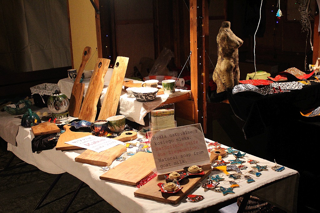 Legniczanie od kilku dni odwiedzają świąteczny jarmark w Rynku