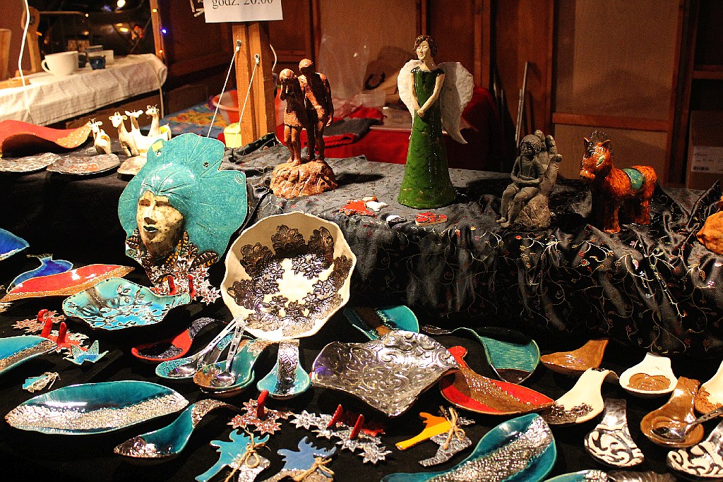 Legniczanie od kilku dni odwiedzają świąteczny jarmark w Rynku