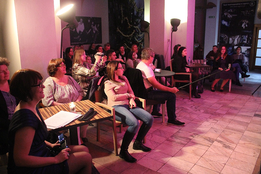 Soliści Studia Piosenki Fame Art dali koncert w Caffe Modjeska