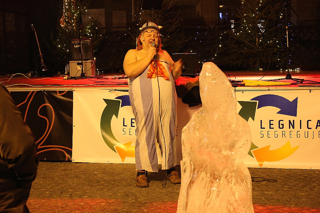 Legniczanie od kilku dni odwiedzają świąteczny jarmark w Rynku