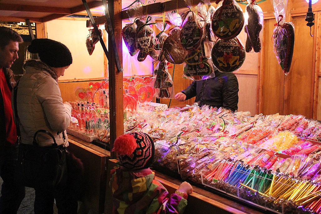 Legniczanie od kilku dni odwiedzają świąteczny jarmark w Rynku