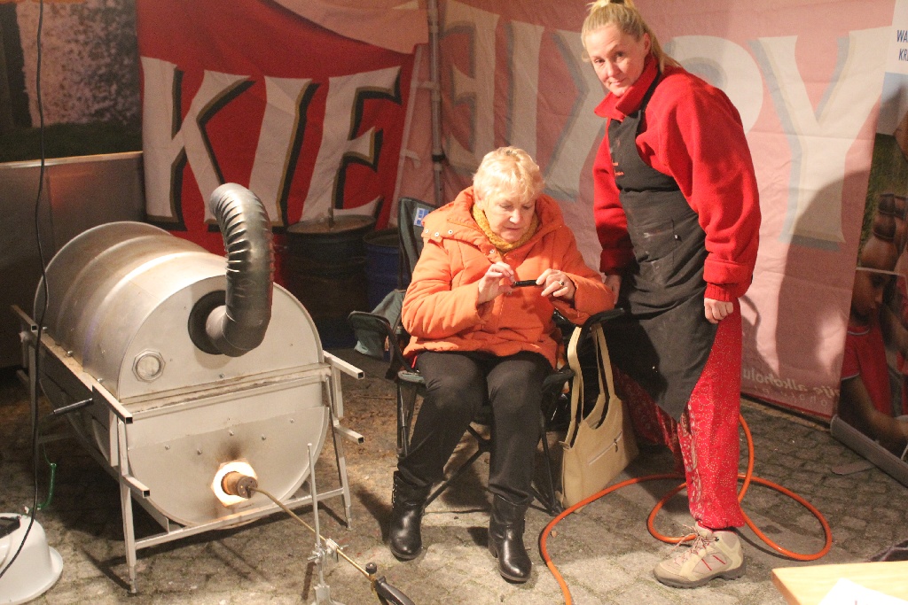 Legniczanie od kilku dni odwiedzają świąteczny jarmark w Rynku