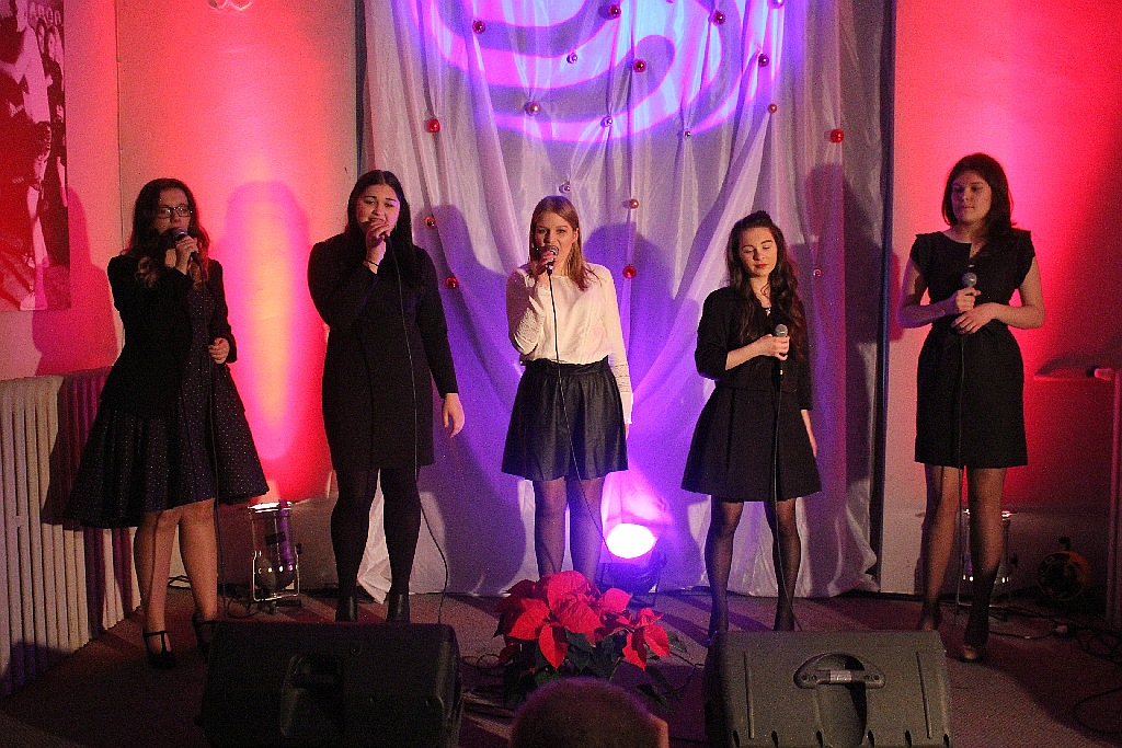 Soliści Studia Piosenki Fame Art dali koncert w Caffe Modjeska