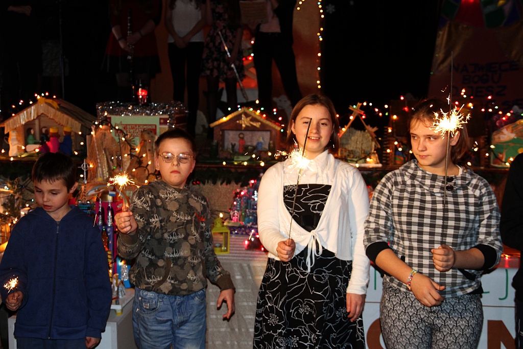 Podopieczni TPD zasiedi do wspólnej wigilii i otrzymali paczki