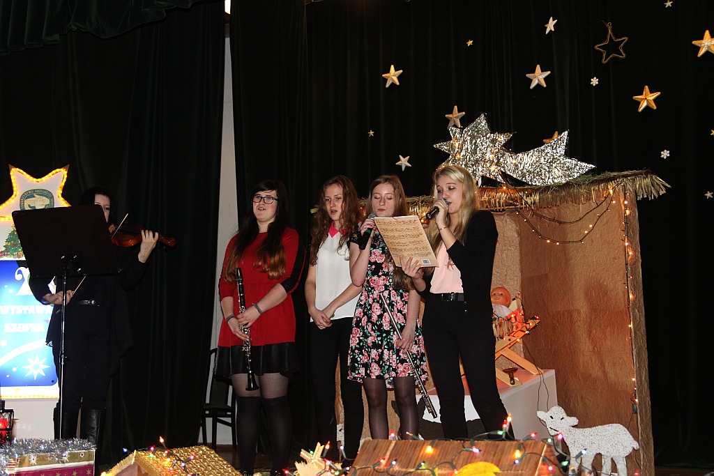 Podopieczni TPD zasiedi do wspólnej wigilii i otrzymali paczki