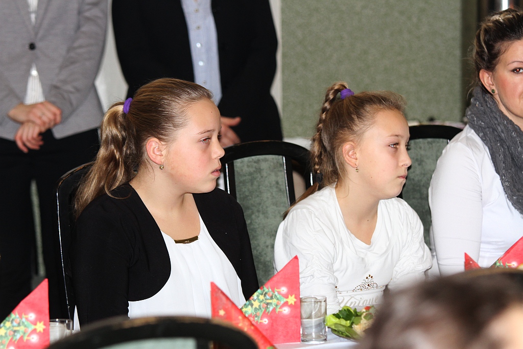 Podopieczni TPD zasiedi do wspólnej wigilii i otrzymali paczki