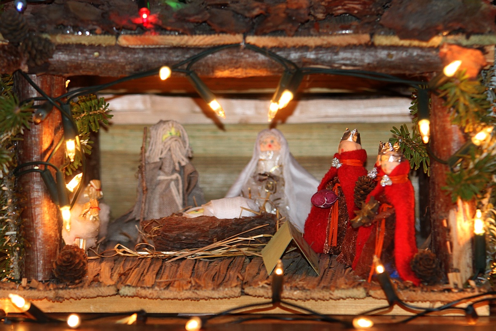 Podopieczni TPD zasiedi do wspólnej wigilii i otrzymali paczki