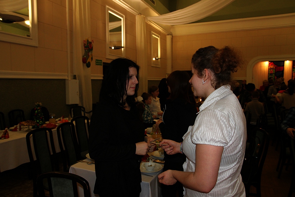 Podopieczni TPD zasiedi do wspólnej wigilii i otrzymali paczki