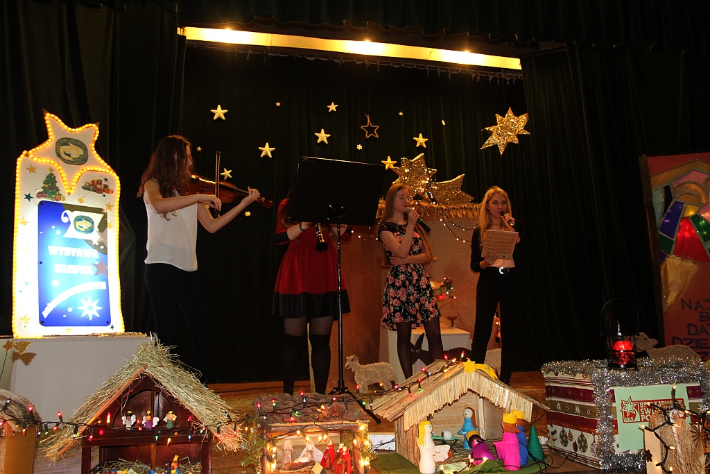 Podopieczni TPD zasiedi do wspólnej wigilii i otrzymali paczki