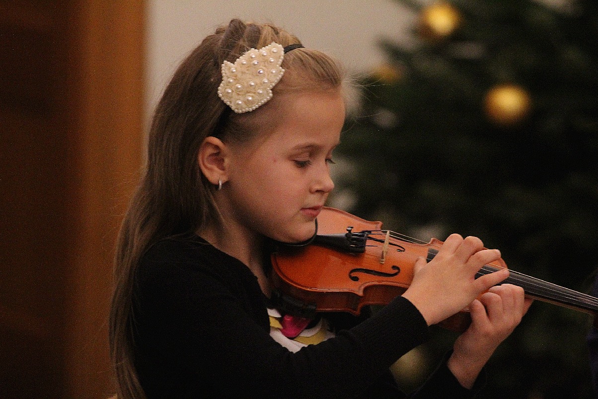 Pejzaże zimowo - świąteczne muzyką malowane w Muzeum Miedzi