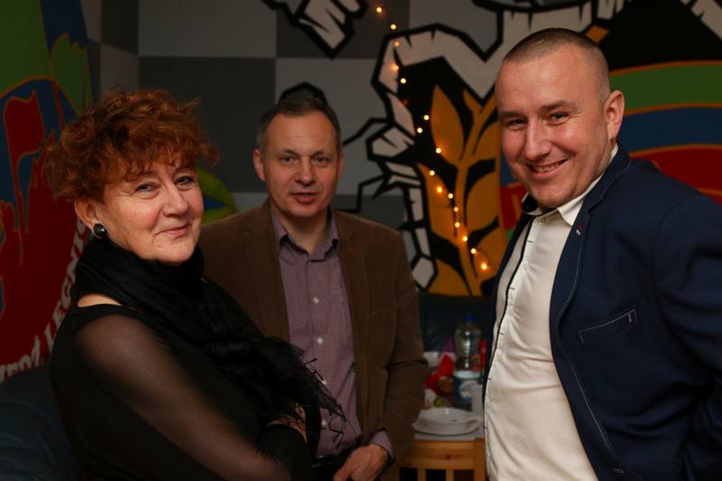 Dzieci z Zakaczawia na wigilii z kibicami Miedzi Legnica