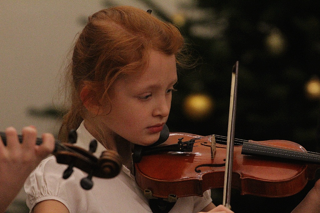 Pejzaże zimowo - świąteczne muzyką malowane w Muzeum Miedzi