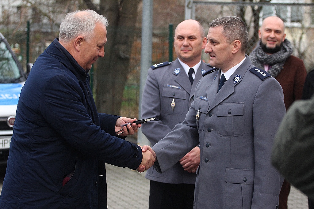 Legnicka policja ma dwanaście nowiuteńkich radiowozów