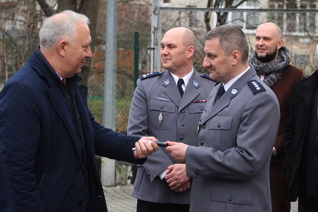 Legnicka policja ma dwanaście nowiuteńkich radiowozów