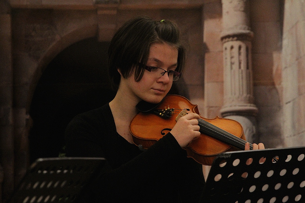 Pejzaże zimowo - świąteczne muzyką malowane w Muzeum Miedzi