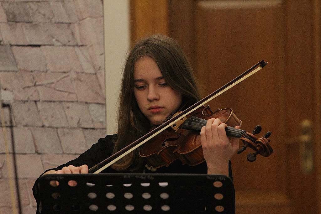 Pejzaże zimowo - świąteczne muzyką malowane w Muzeum Miedzi
