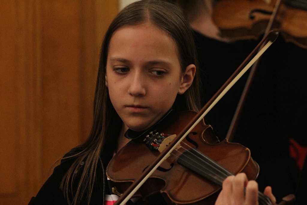 Pejzaże zimowo - świąteczne muzyką malowane w Muzeum Miedzi