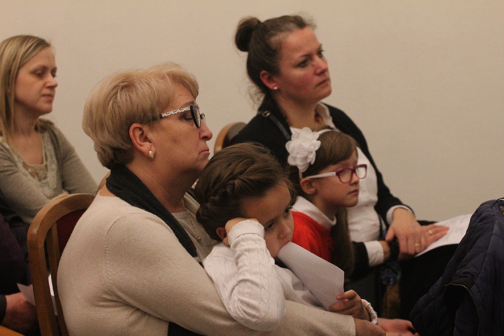 Pejzaże zimowo - świąteczne muzyką malowane w Muzeum Miedzi