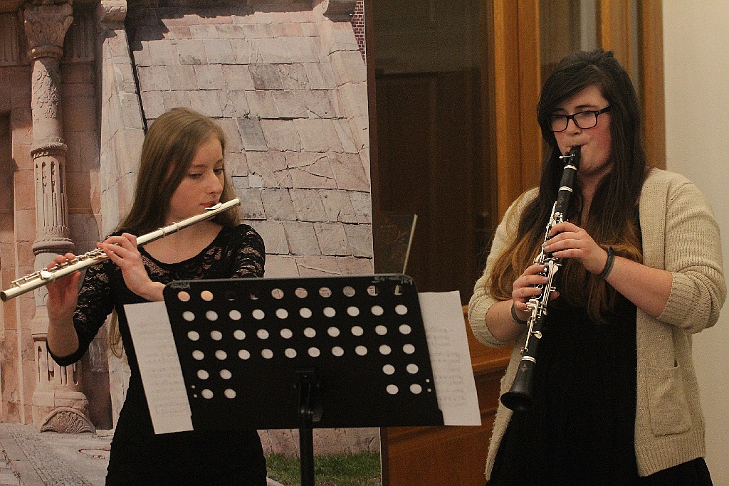Pejzaże zimowo - świąteczne muzyką malowane w Muzeum Miedzi