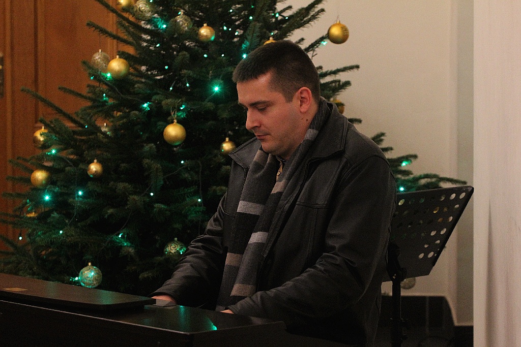 Pejzaże zimowo - świąteczne muzyką malowane w Muzeum Miedzi