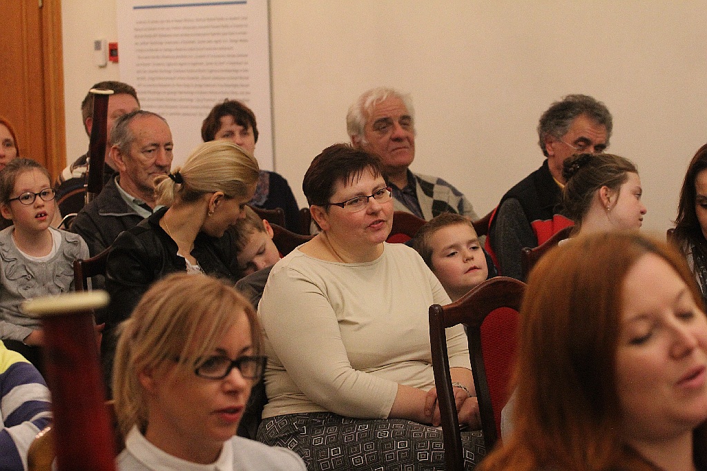 Pejzaże zimowo - świąteczne muzyką malowane w Muzeum Miedzi