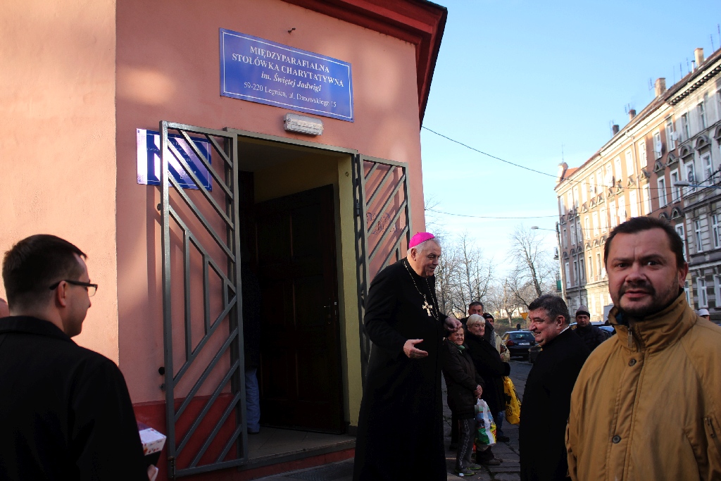 Biskup Kiernikowski na Wigilii w stołówce księdza Gacka
