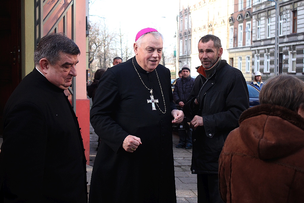 Biskup Kiernikowski na Wigilii w stołówce księdza Gacka