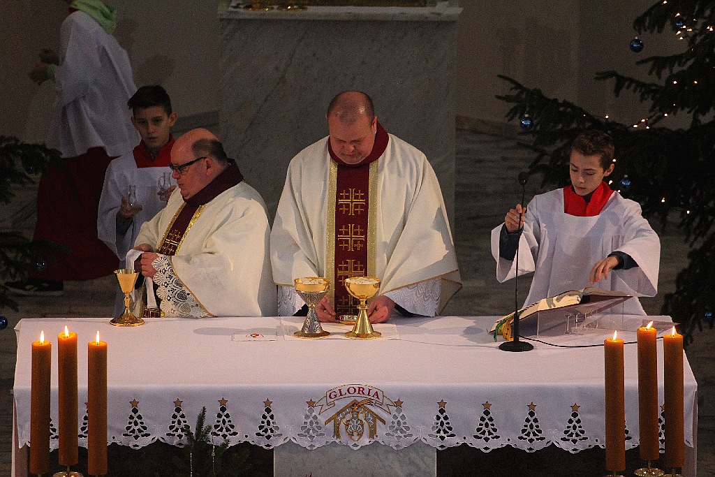 Msza święta w kościele Matki Bożej Królowej Polski w Legnicy