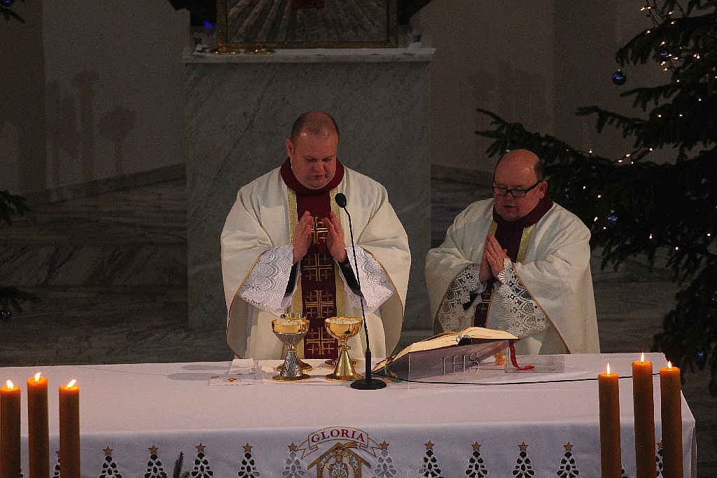 Msza święta w kościele Matki Bożej Królowej Polski w Legnicy