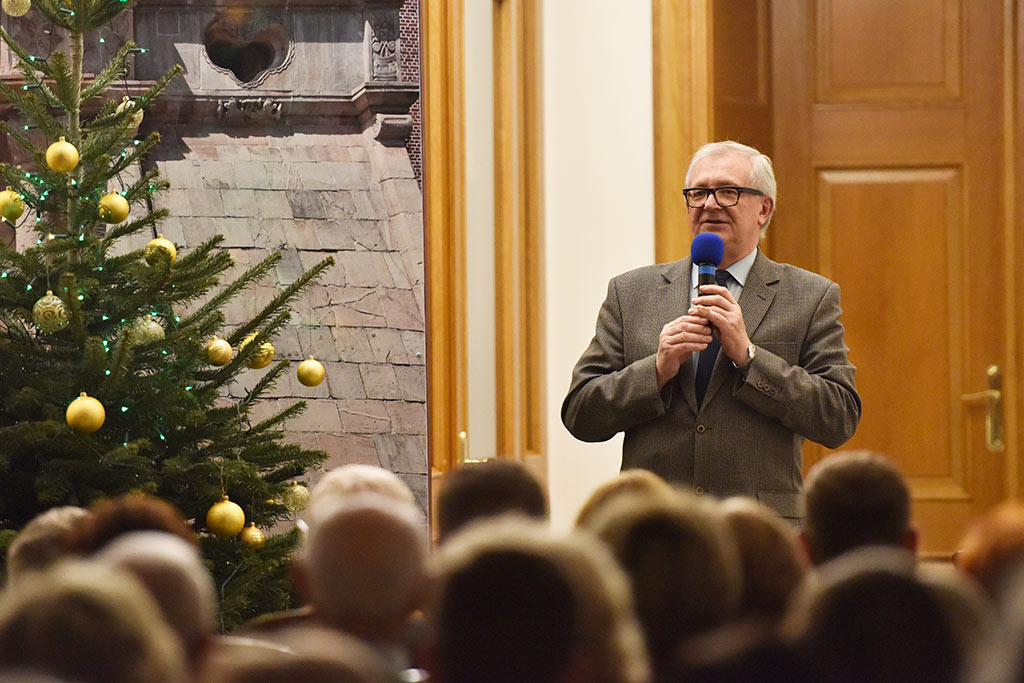 Wspaniały wieczór kolęd na dwa soprany i stuosobowy chór