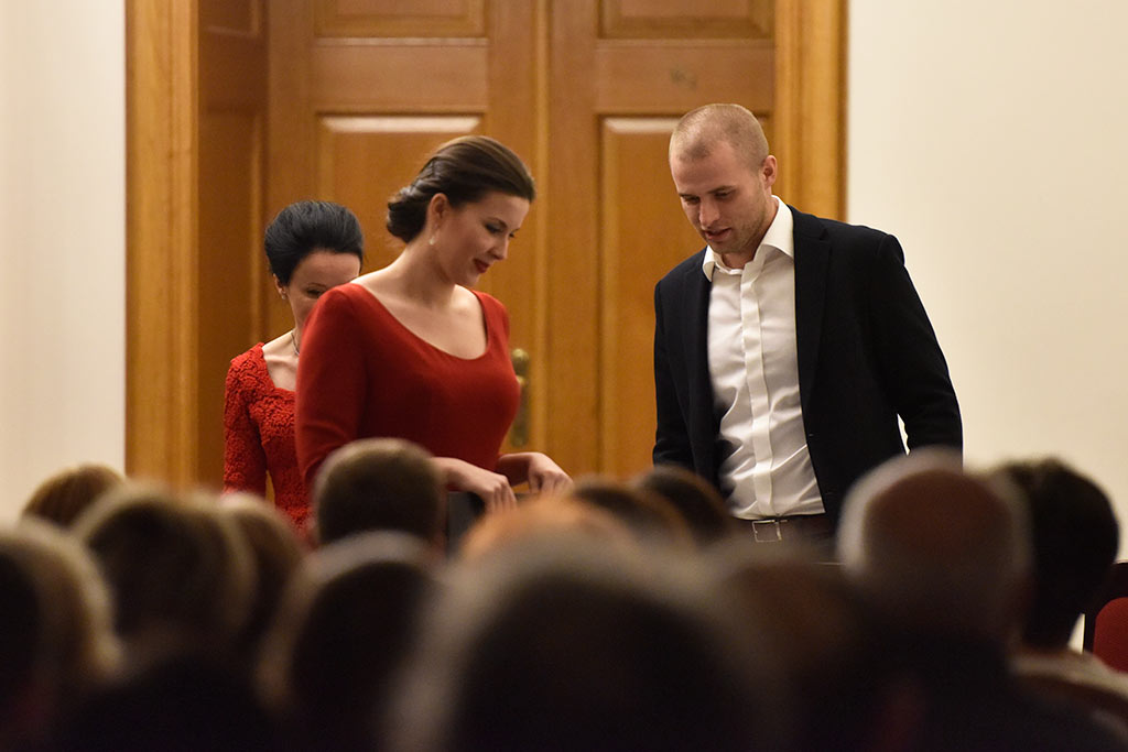 Wspaniały wieczór kolęd na dwa soprany i stuosobowy chór