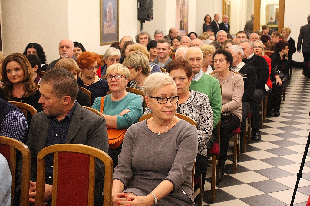 Wspaniały wieczór kolęd na dwa soprany i stuosobowy chór