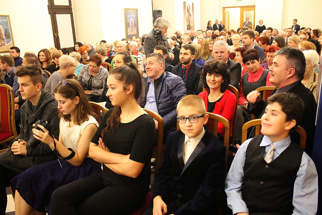 Wspaniały wieczór kolęd na dwa soprany i stuosobowy chór