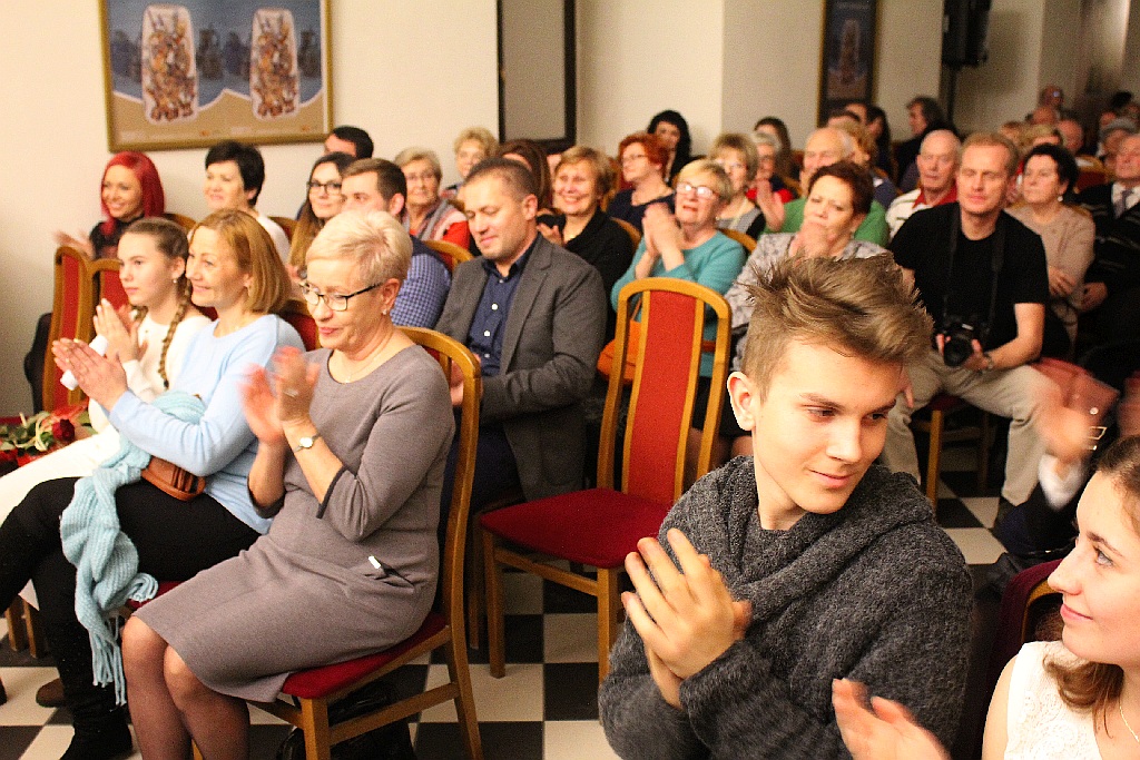 Wspaniały wieczór kolęd na dwa soprany i stuosobowy chór