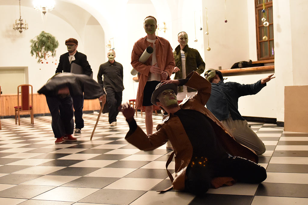 Próba generalna spektaklu „Płonąca Wyspa” Teatru Avatar