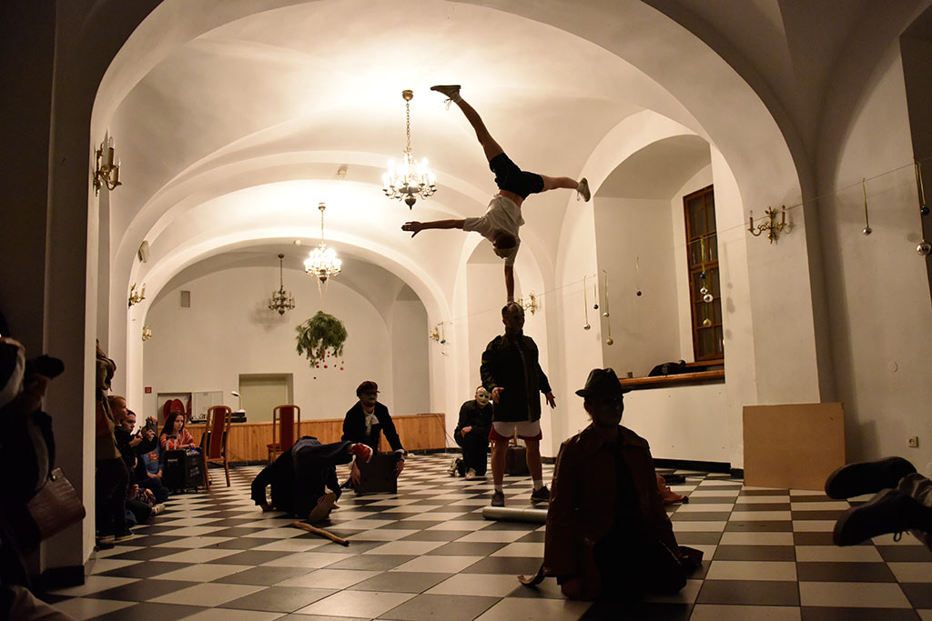Próba generalna spektaklu „Płonąca Wyspa” Teatru Avatar