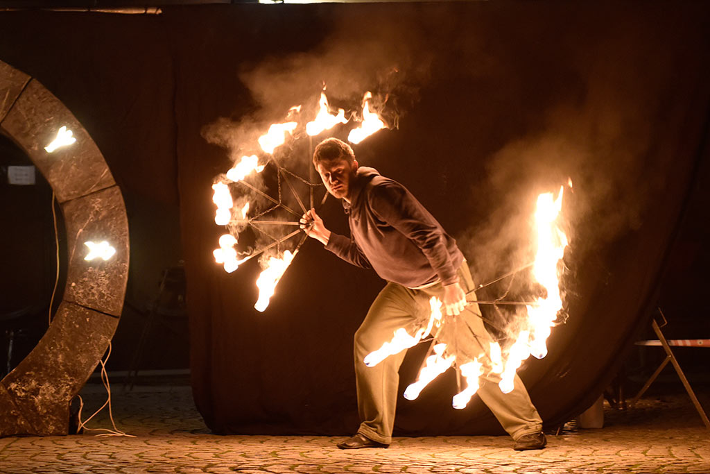 Próba generalna spektaklu „Płonąca Wyspa” Teatru Avatar
