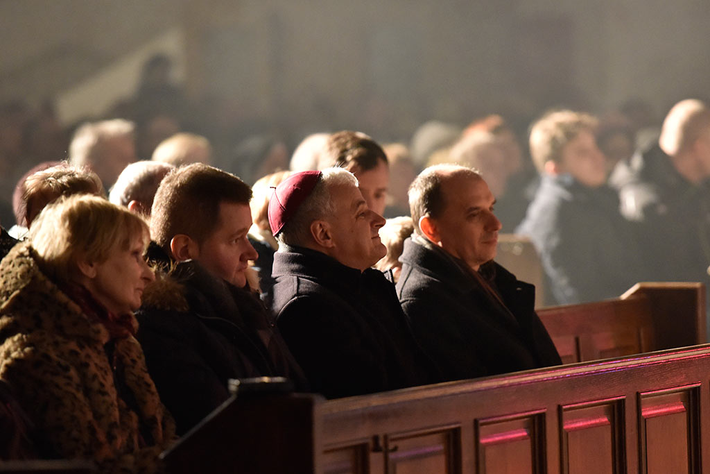 Tłumy wiernych słuchały koncertu kolęd rodziny Pospieszalskich