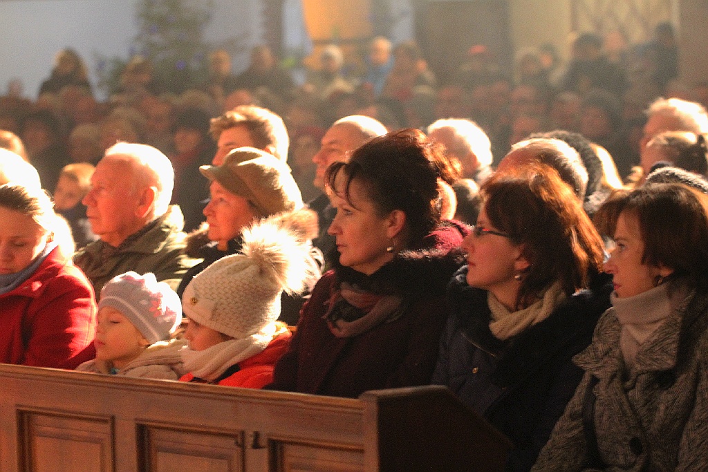 Tłumy wiernych słuchały koncertu kolęd rodziny Pospieszalskich
