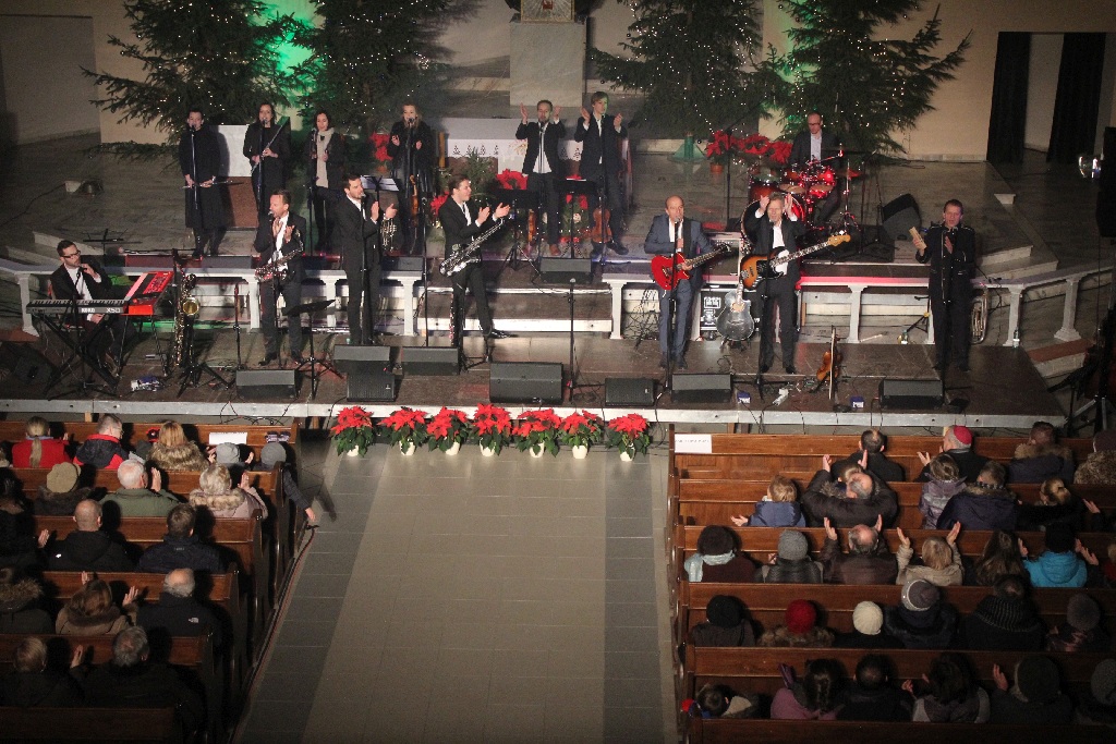 Tłumy wiernych słuchały koncertu kolęd rodziny Pospieszalskich