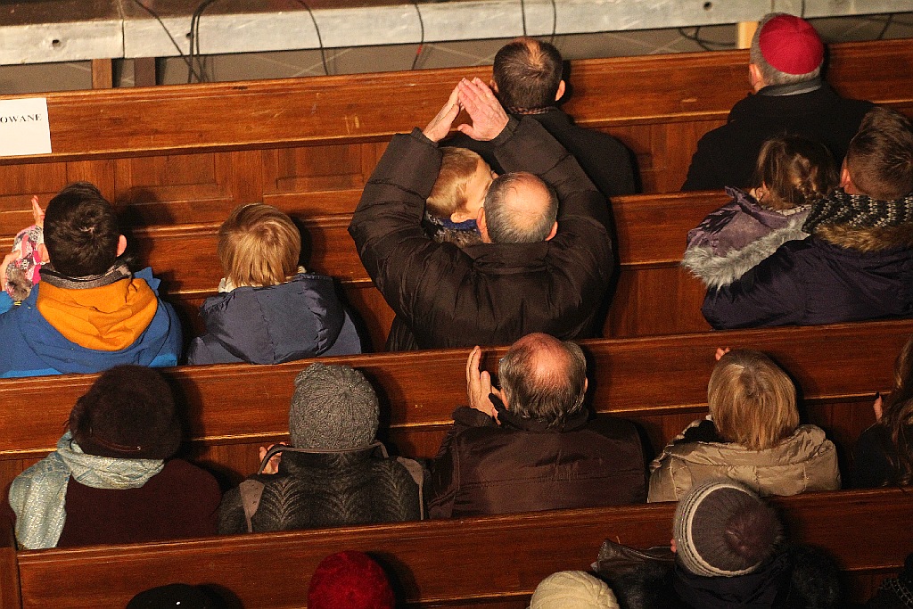 Tłumy wiernych słuchały koncertu kolęd rodziny Pospieszalskich