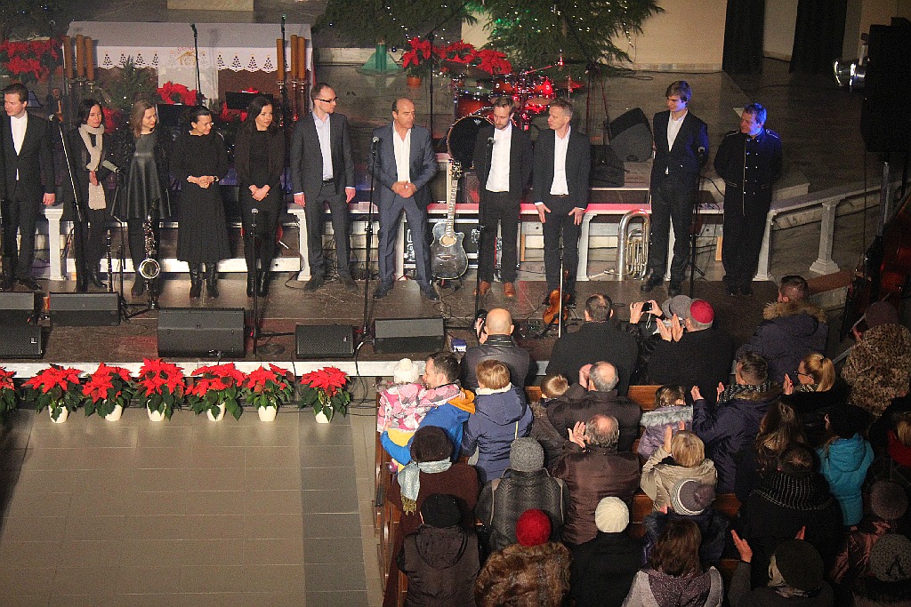 Tłumy wiernych słuchały koncertu kolęd rodziny Pospieszalskich
