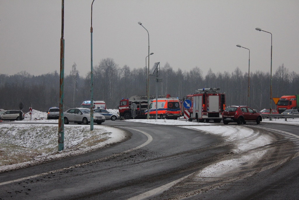 Ranne dwie osoby w wypadku na drodze S3 w Rzeszotarach