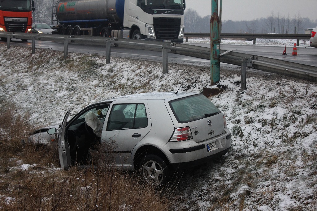 Ranne dwie osoby w wypadku na drodze S3 w Rzeszotarach