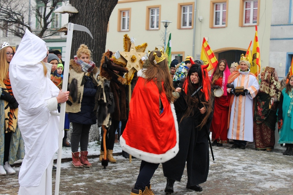 Orszak Trzech Króli przeszedł w środę ulicami Prochowic