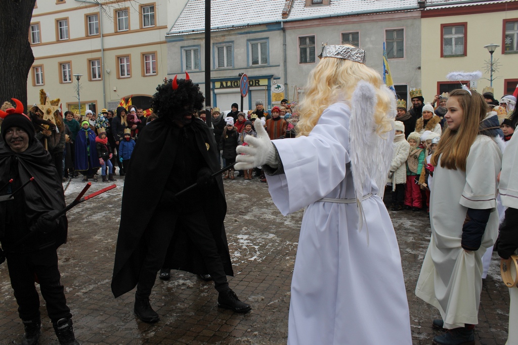 Orszak Trzech Króli przeszedł w środę ulicami Prochowic